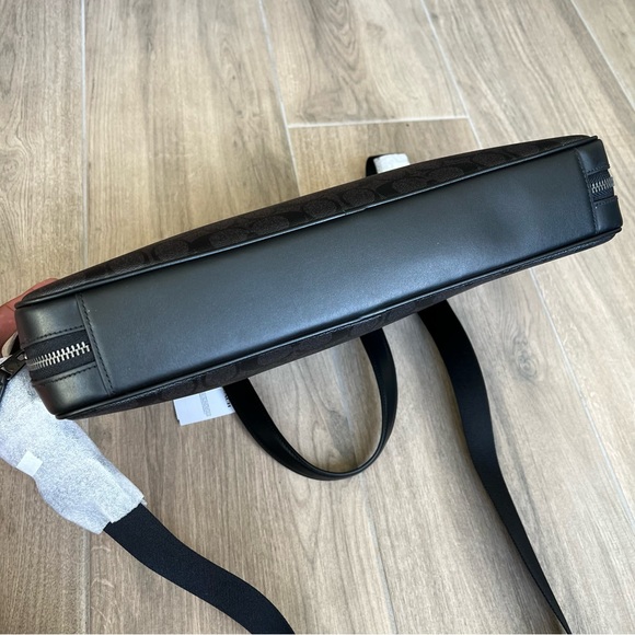 Coach Graham Slim Brief In Signature Canvas - Picture 6 of 9